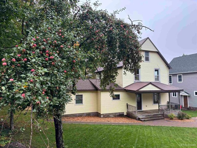 108 W Calverley Avenue, Houghton, MI 49931
