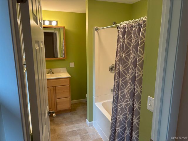 108 W Calverley Avenue, Houghton, MI 49931