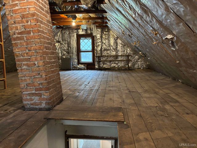 108 W Calverley Avenue, Houghton, MI 49931