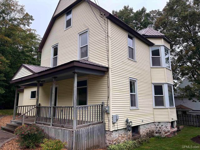 108 W Calverley Avenue, Houghton, MI 49931