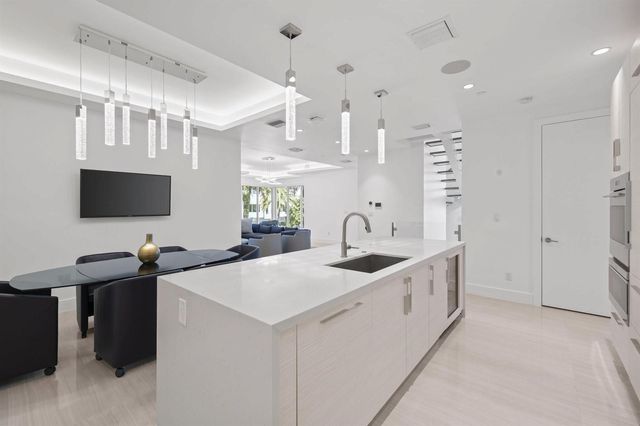 238 Shore Court, Lauderdale By The Sea, FL 33308