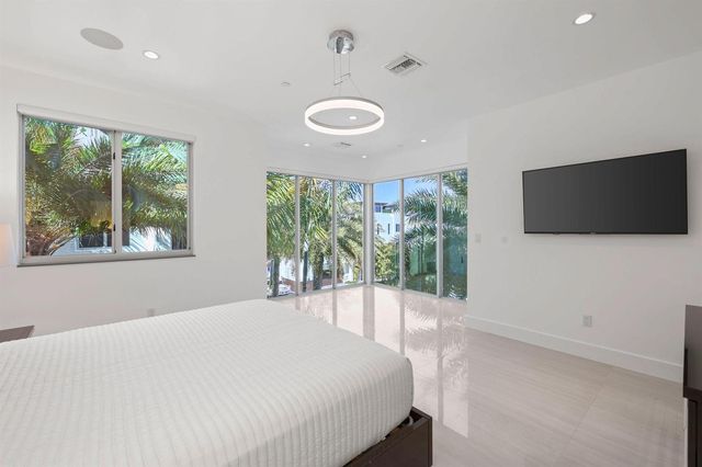 238 Shore Court, Lauderdale By The Sea, FL 33308