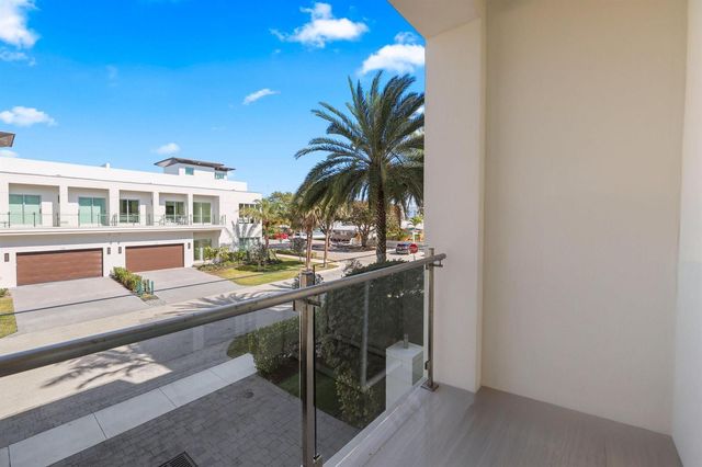 238 Shore Court, Lauderdale By The Sea, FL 33308