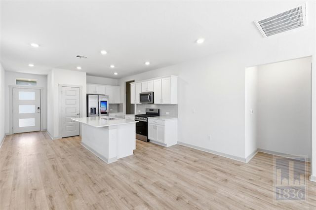 8129 Linnie LN, Austin, TX 78724