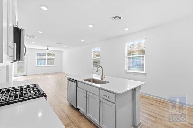 8129 Linnie LN, Austin, TX 78724