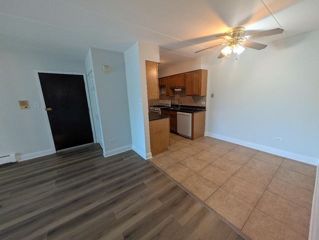 6005 MARSHALL Avenue 8, Chicago Ridge, IL 60415