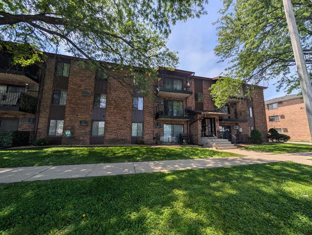 6005 MARSHALL Avenue 8, Chicago Ridge, IL 60415