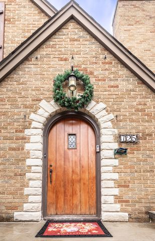 725 Augusta Avenue, Elgin, IL 60120