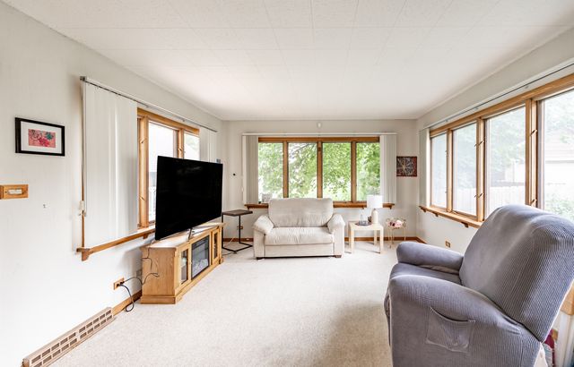 725 Augusta Avenue, Elgin, IL 60120
