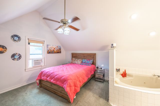 725 Augusta Avenue, Elgin, IL 60120
