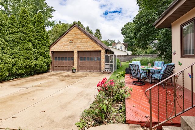 725 Augusta Avenue, Elgin, IL 60120