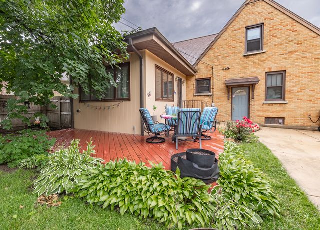 725 Augusta Avenue, Elgin, IL 60120