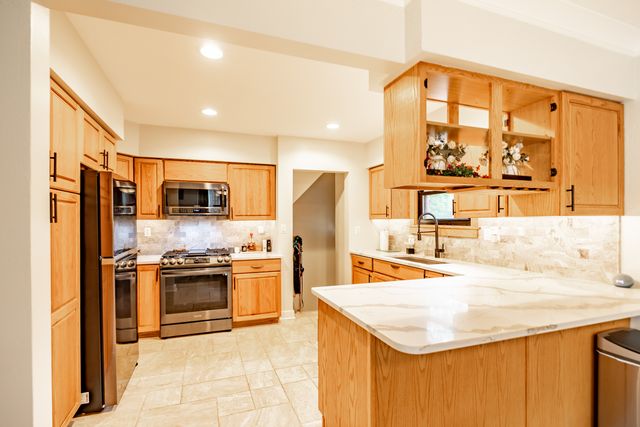 725 Augusta Avenue, Elgin, IL 60120