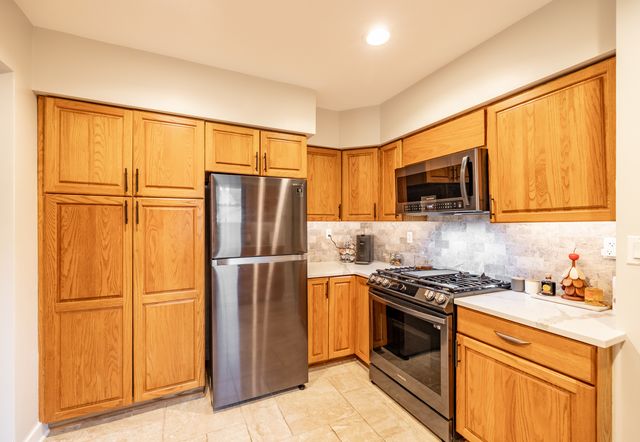 725 Augusta Avenue, Elgin, IL 60120