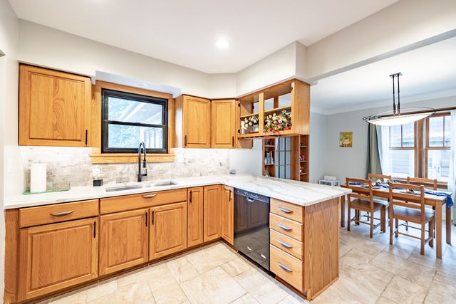 725 Augusta Avenue, Elgin, IL 60120