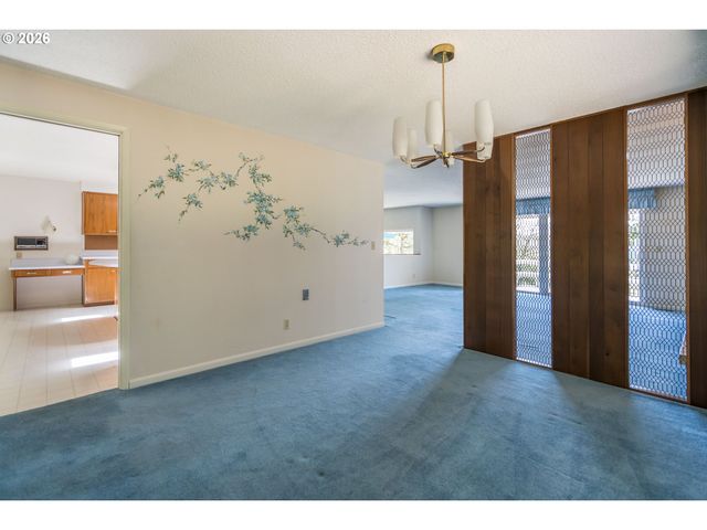 4072 NORMANDY Way, Eugene, OR 97405