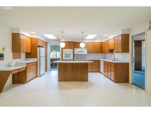 4072 NORMANDY Way, Eugene, OR 97405