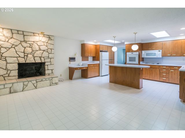 4072 NORMANDY Way, Eugene, OR 97405