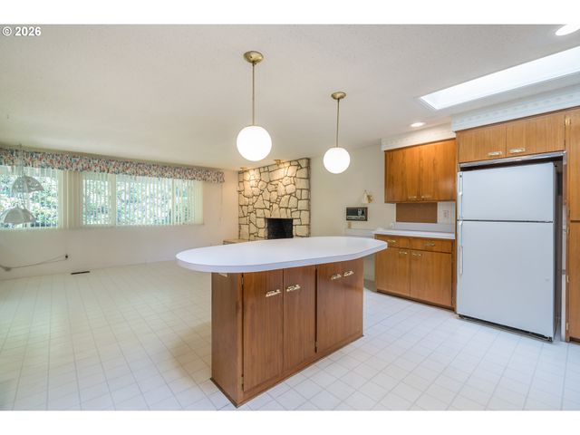 4072 NORMANDY Way, Eugene, OR 97405