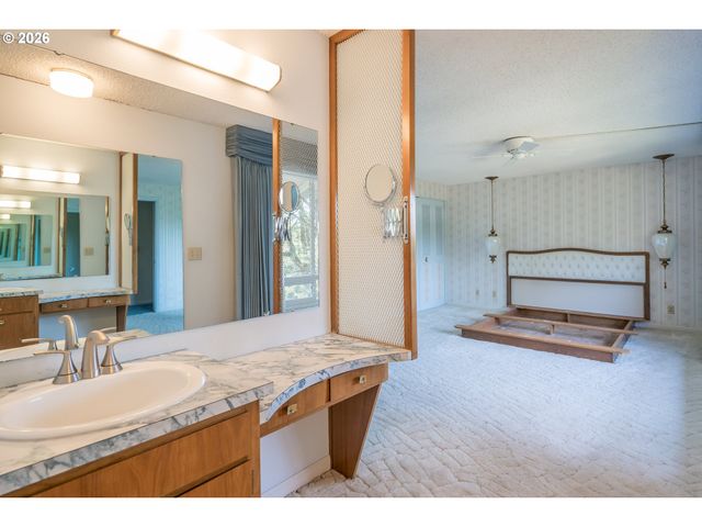4072 NORMANDY Way, Eugene, OR 97405