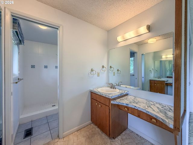 4072 NORMANDY Way, Eugene, OR 97405