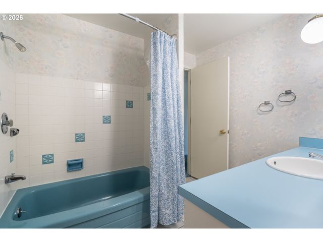 4072 NORMANDY Way, Eugene, OR 97405