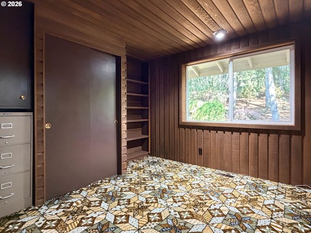 4072 NORMANDY Way, Eugene, OR 97405