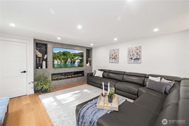 28030 185th Place SE, Kent, WA 98052