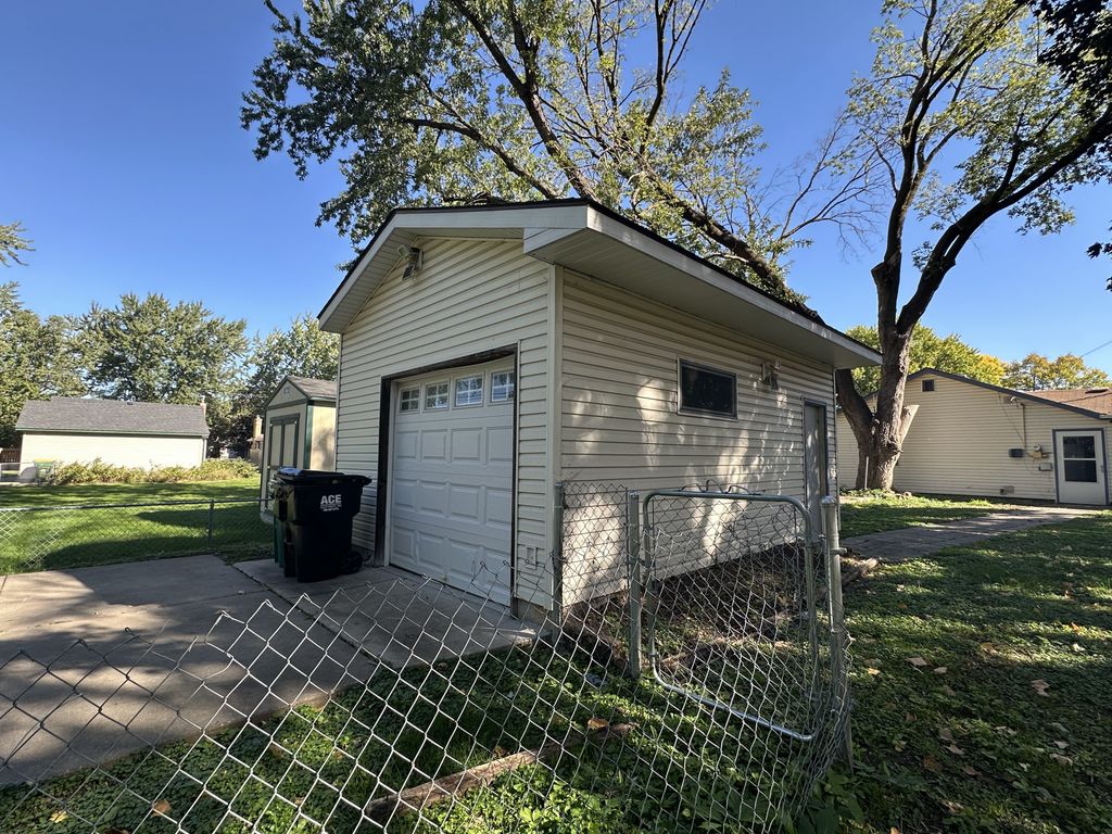 4635 Xenia Avenue N, Crystal, MN 55422 — photo 3