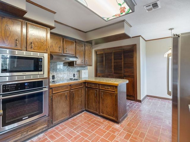 1402 Spanish Moss Drive, Lufkin, TX 75904