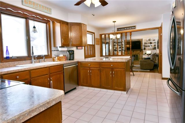 1654 Squaw Creek Drive, Girard, OH 44420