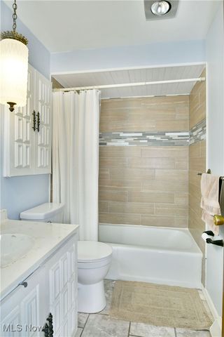 1654 Squaw Creek Drive, Girard, OH 44420