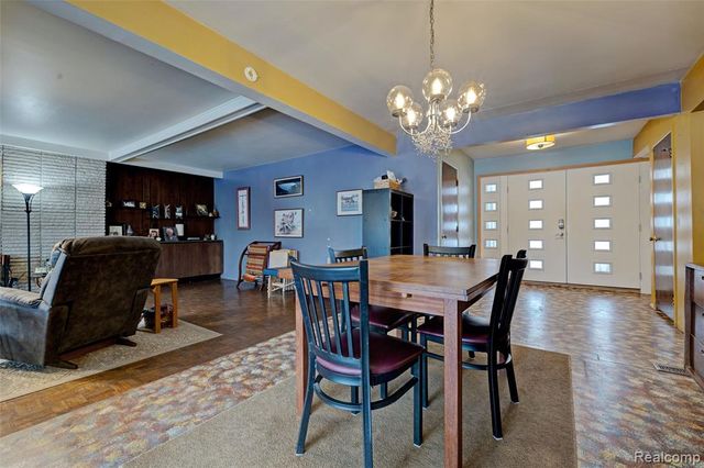 8704 Edna Drive, Warren, MI 48093