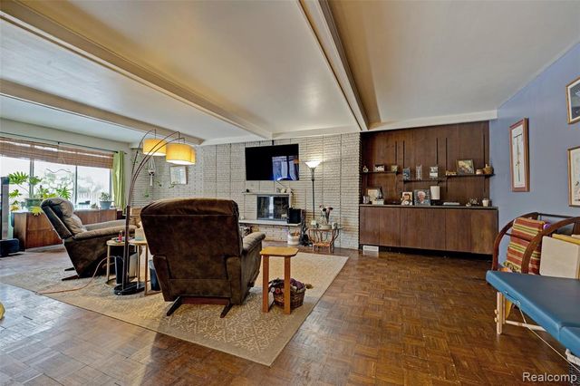 8704 Edna Drive, Warren, MI 48093