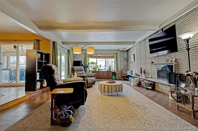 8704 Edna Drive, Warren, MI 48093