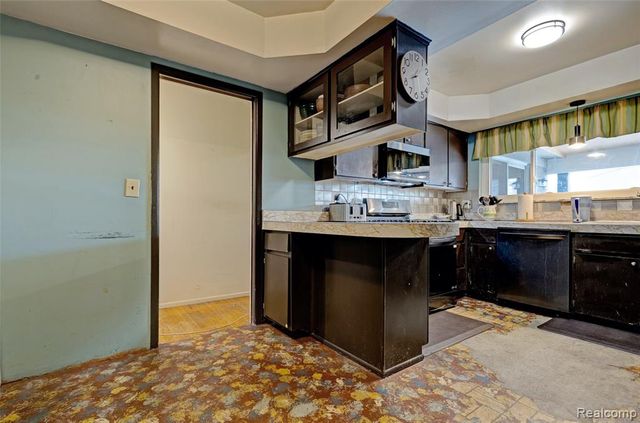 8704 Edna Drive, Warren, MI 48093