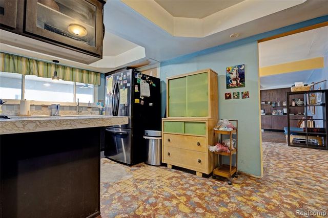 8704 Edna Drive, Warren, MI 48093