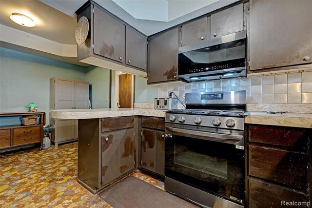 8704 Edna Drive, Warren, MI 48093