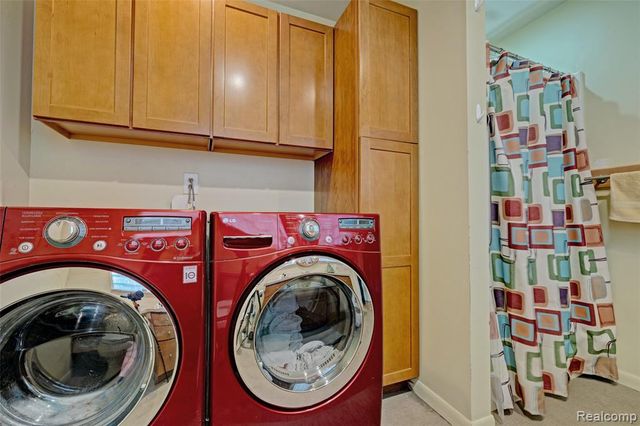 8704 Edna Drive, Warren, MI 48093