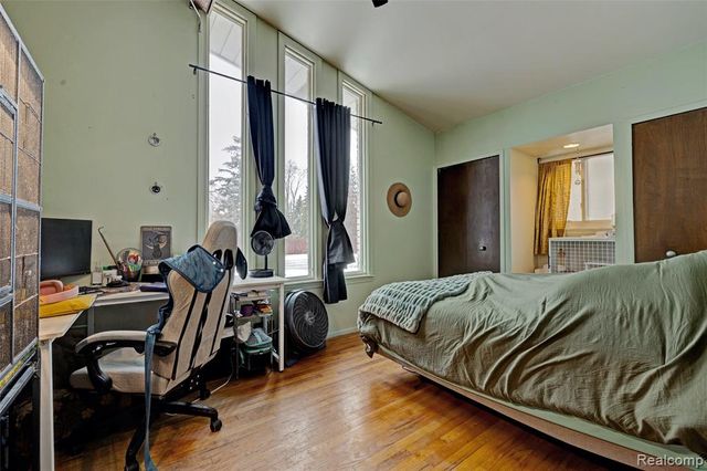 8704 Edna Drive, Warren, MI 48093