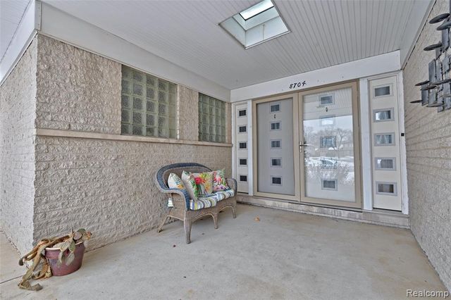 8704 Edna Drive, Warren, MI 48093