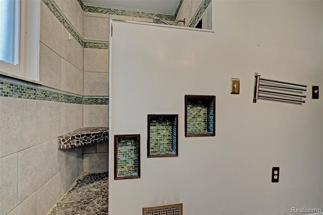 8704 Edna Drive, Warren, MI 48093