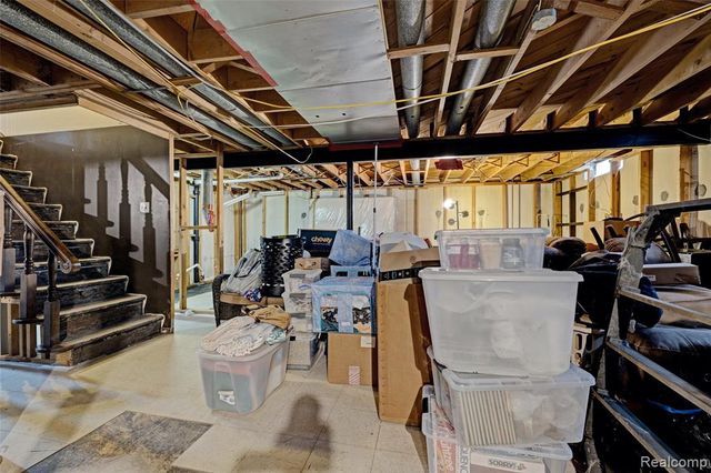 8704 Edna Drive, Warren, MI 48093