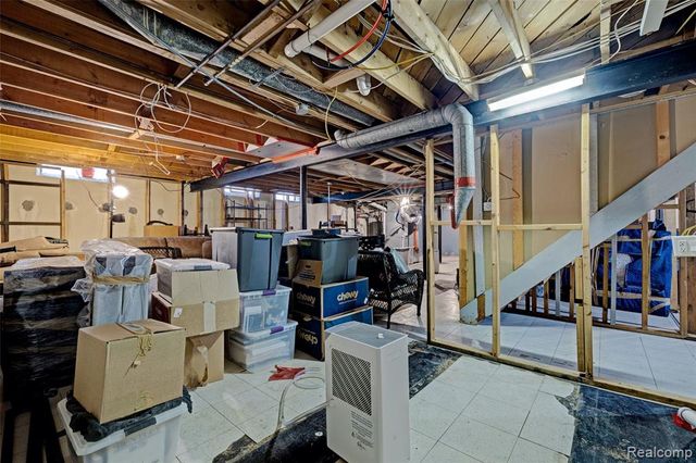 8704 Edna Drive, Warren, MI 48093