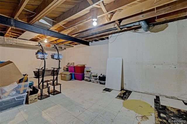 8704 Edna Drive, Warren, MI 48093