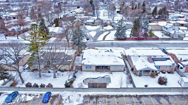 8704 Edna Drive, Warren, MI 48093