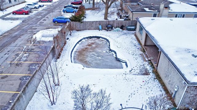 8704 Edna Drive, Warren, MI 48093