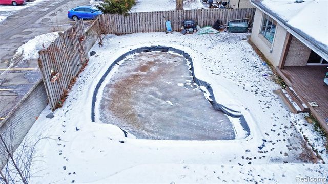 8704 Edna Drive, Warren, MI 48093