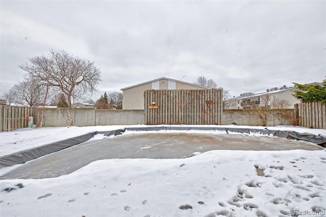 8704 Edna Drive, Warren, MI 48093