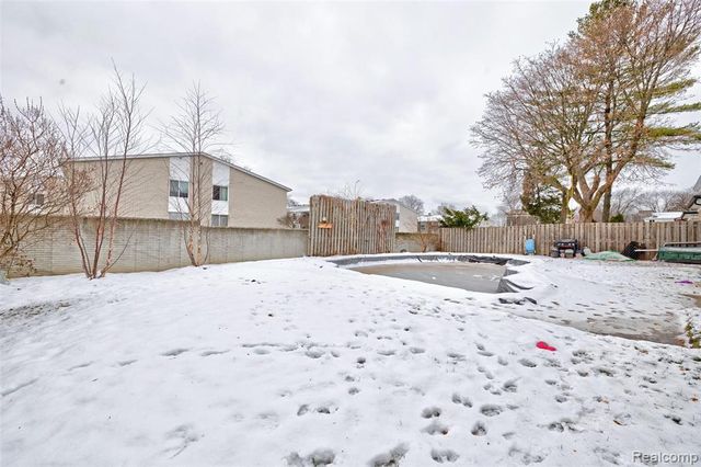 8704 Edna Drive, Warren, MI 48093